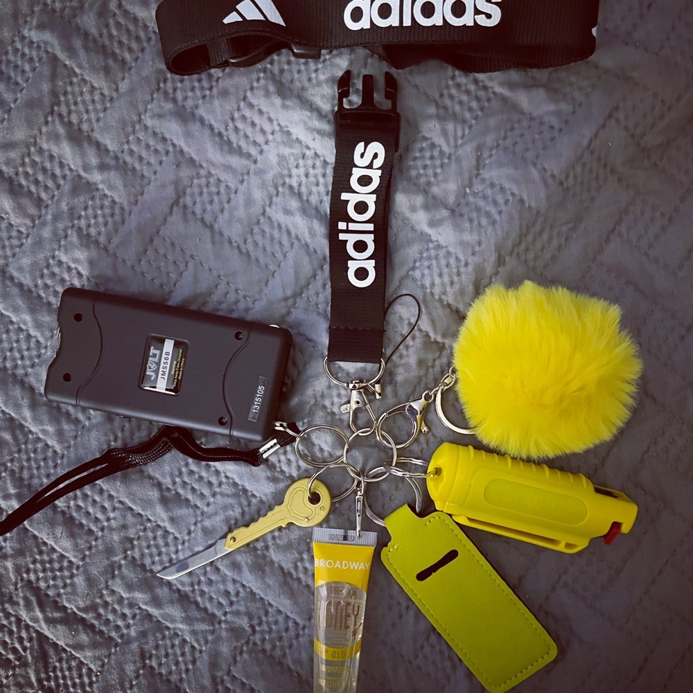 Women’s Essentials Lanyard - Black/Yellow